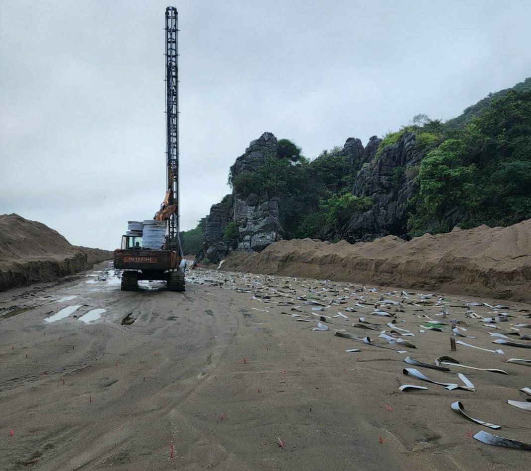 hình ảnh minh họa quy trình gia tải trước khi lắp đặt bấc thấm